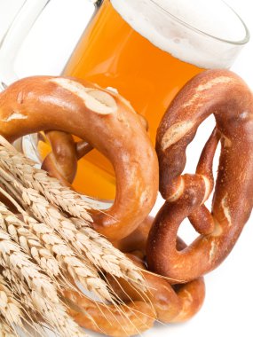 Simit ve bira bardağı