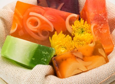 Sabunlar ve çiçeklerle Spa Ürünleri