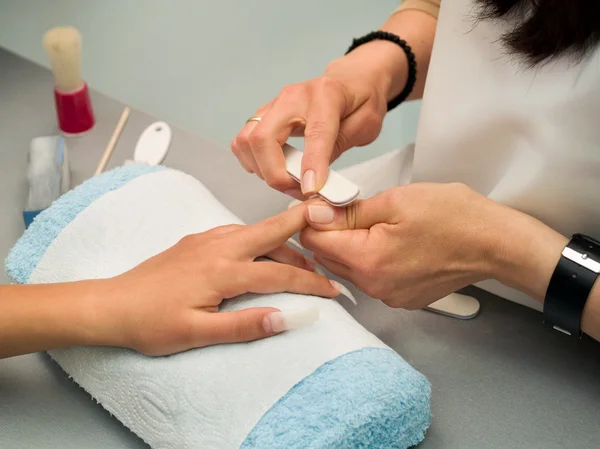 Manicure maken voor vrouw — Stockfoto