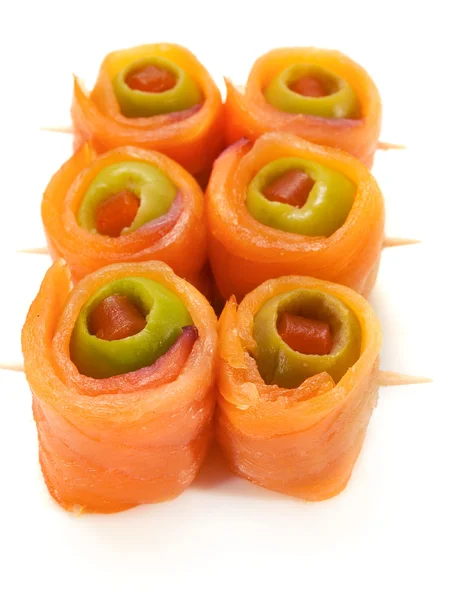 Rolos de salmão com azeitona — Fotografia de Stock