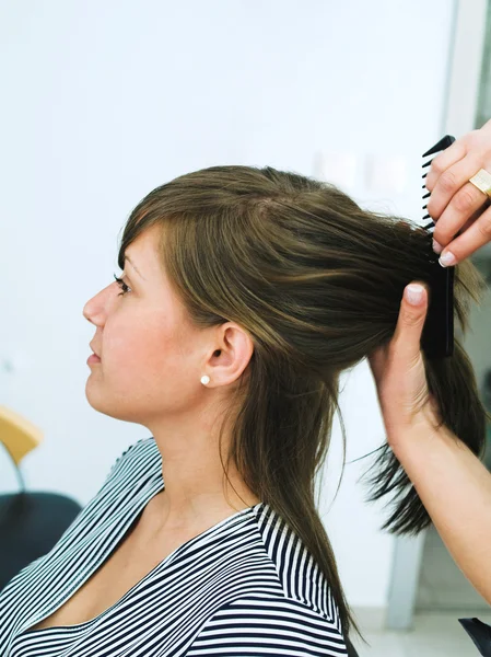 Mujer en el estudio de pelo —  Fotos de Stock
