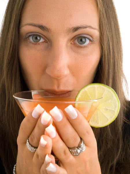 Vrouw met tropisch drankje — Stockfoto