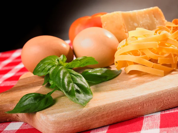 Ingrediënten voor koken tagliatelle — Stockfoto