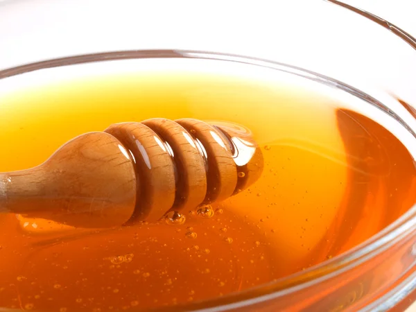 Miel con cazo de madera — Foto de Stock
