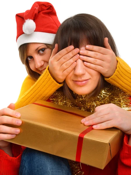 Mujeres abriendo regalos de Navidad — Foto de Stock