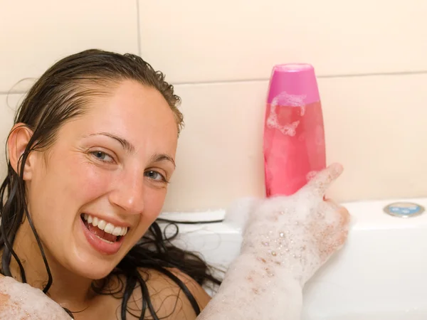 Beautiful young woman in bathtub — Stock Photo, Image