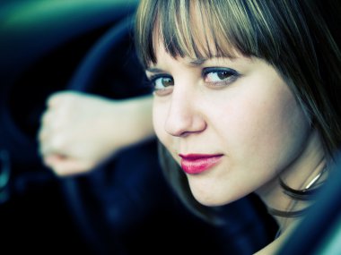 Arabada güzel sürücü