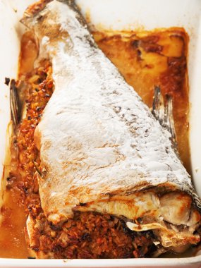 Pişmiş doldurulmuş sazan