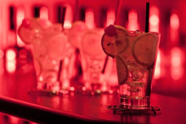Tom collins kokteyli