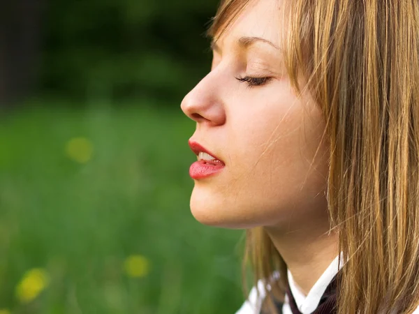 Adolescente ragazza all'aperto — Foto Stock