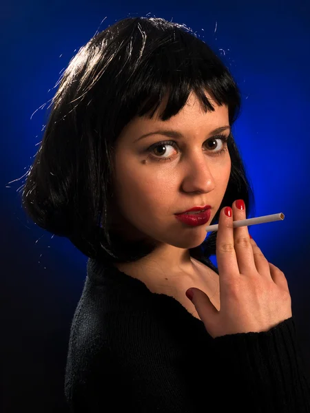 Woman smoking cigarette — Stock Photo, Image