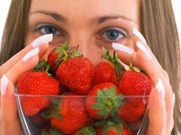 Mujer joven con fresas —  Fotos de Stock