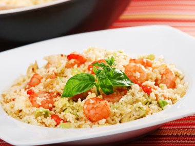 Kuskus karides ve Avokado salatası ile