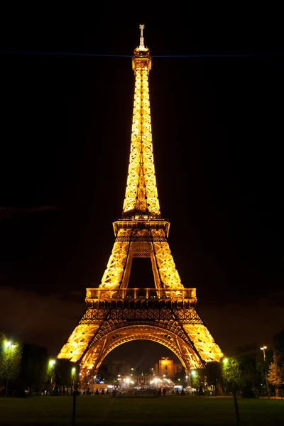 Eiffelturm bei Nacht — Stockfoto