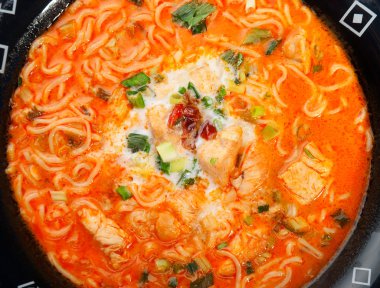 Tay çorbası Tom yum