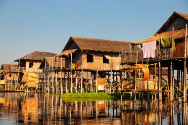 Inle Gölü, Myanmar evlerde yüzen