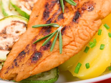 Portakal suyu ile Fırında Alabalık