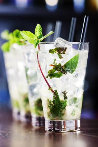 Mojito cocktails in bar — Stok Foto