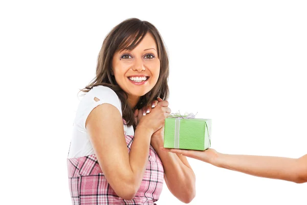 Mujer joven con presente — Foto de Stock