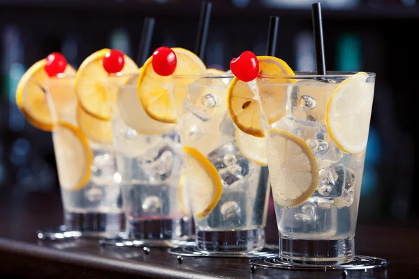 Tom Collins Cocktails  in bar — Stock Photo, Image