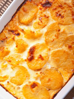 Fırında patates güveç