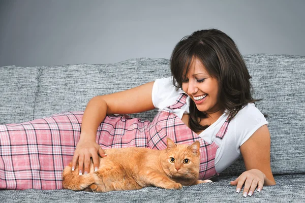 Young woman with cat — Stock Photo, Image