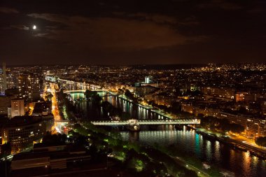 Eyfel Kulesi'nden göster