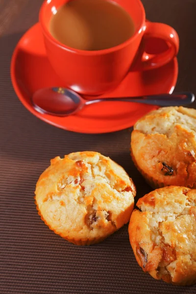 Muffins com coco e frutos secos — Fotografia de Stock