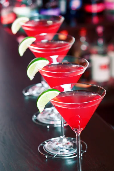 Cosmopolitan cocktail  in bar — Stock Photo, Image