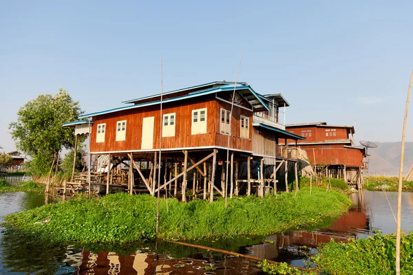 Case di villaggio galleggianti, Myanmar — Foto Stock