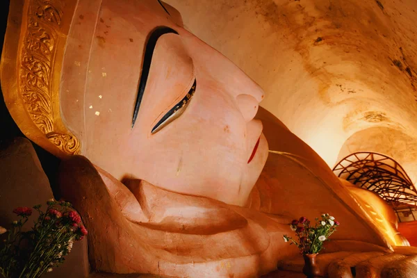 Reclining Buddha statue in Thailand — Stock Photo, Image