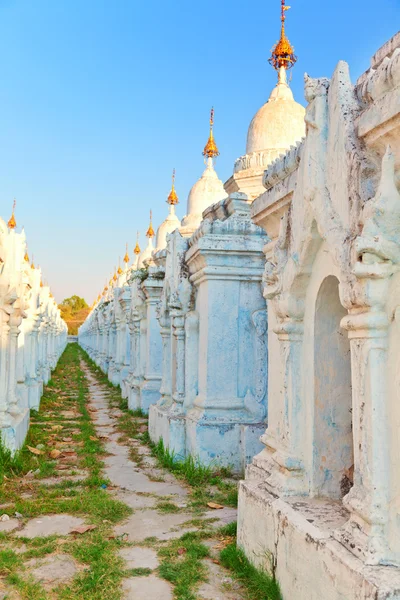 Pagoda Kuthodaw, Myanmar — Fotografie, imagine de stoc