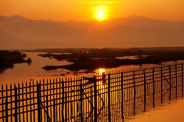 Salida del sol en Inle Lake, Myanmar — Foto de Stock