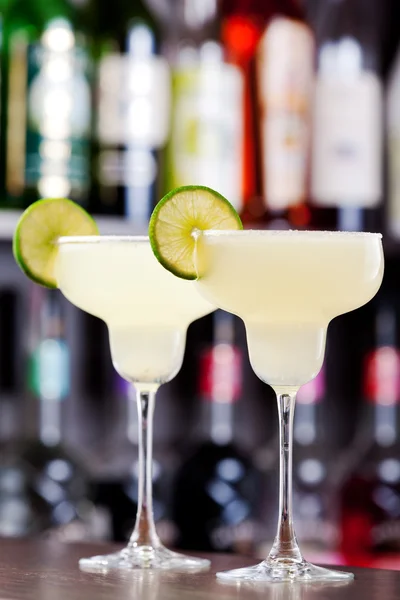 Margarita cocktails in bar — Stock Photo, Image