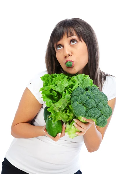 Mujer joven comiendo brócoli — Foto de Stock