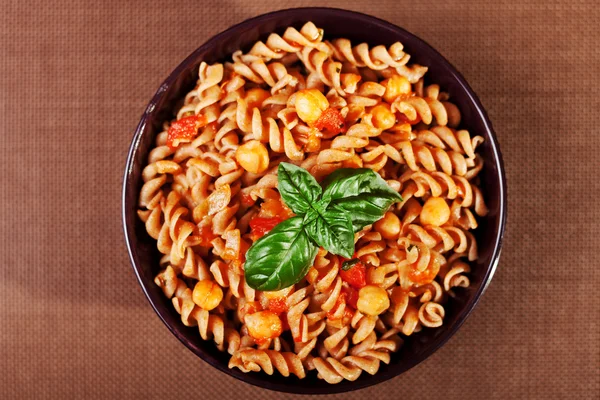 Fusilli pasta with chick-peas — Stock Photo, Image