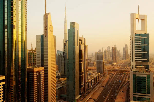 Dubai Skyline ao nascer do sol — Fotografia de Stock