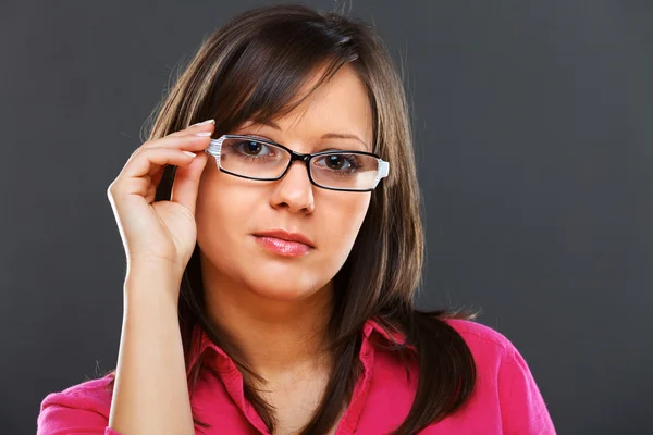Donna che indossa occhiali da vista — Foto Stock
