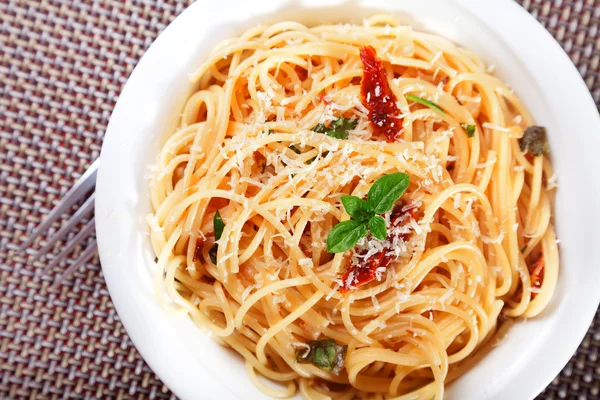 Spagetti pasta med paprika — Stockfoto