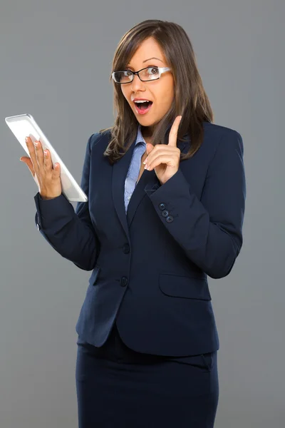 Zakenvrouw met digitale tablet — Stockfoto