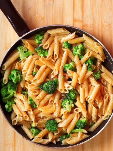 Penne pasta med broccoli — Stockfoto