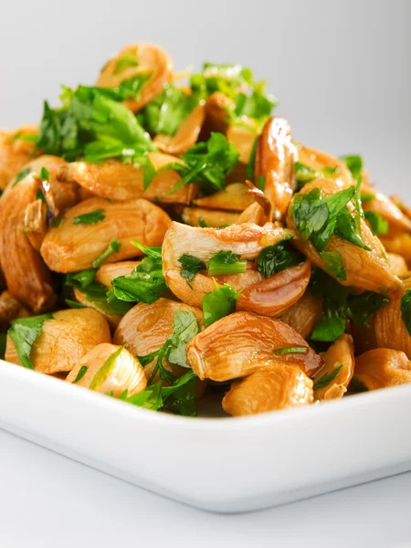 Salad with baked garlic — Stock Photo, Image