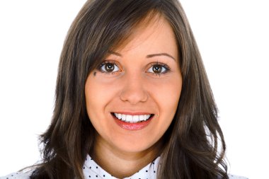 Gülümseyen genç kadın