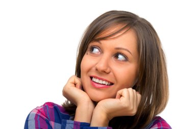 Genç kadın başka tarafa bakıyor.