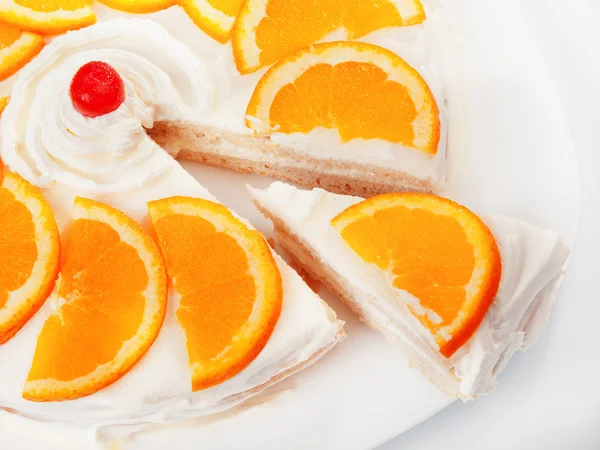 Ванильный торт с апельсиновыми ломтиками — стоковое фото