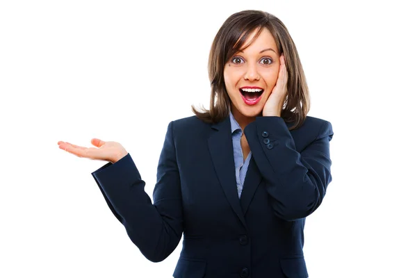 Glad affärskvinna pekar — Stockfoto