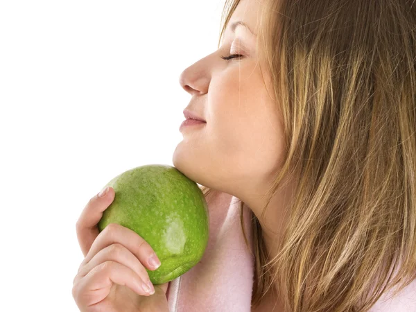 Frau im Hausmantel mit Apfel — Stockfoto