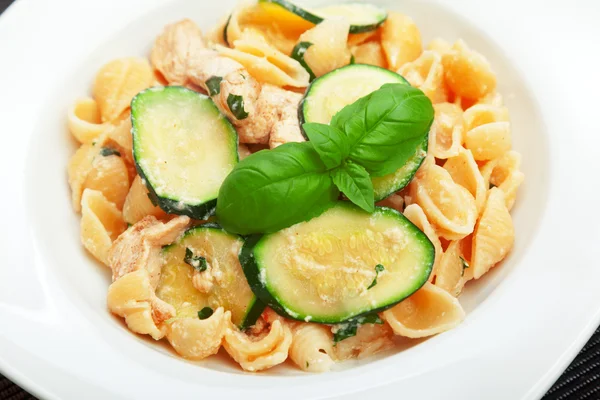 Pasta shells with zucchini — Stock Photo, Image