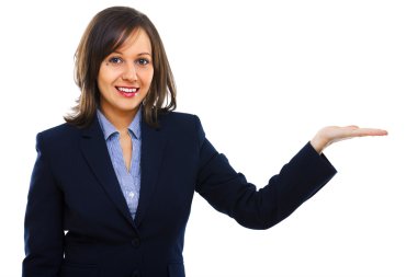 bir şeyler sunan iş kadını