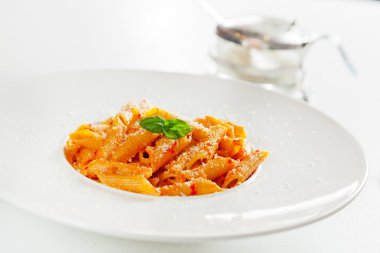 Krem ve biber ile Penne